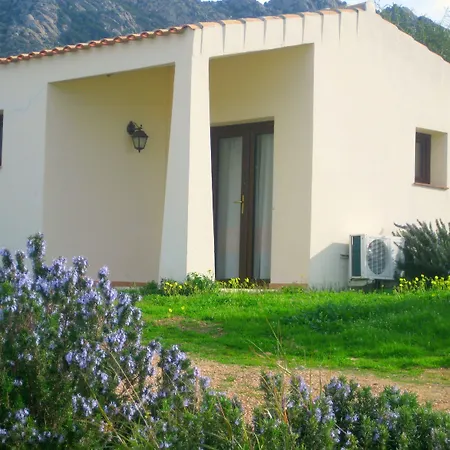 מלון Borgo Alba Barona Turismo Rurale 3*