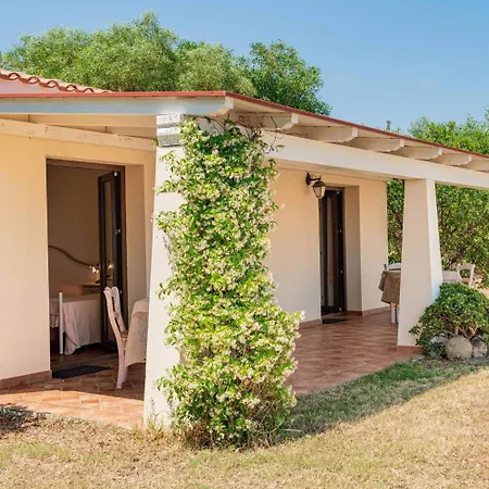 מלון Borgo Alba Barona Turismo Rurale 3*