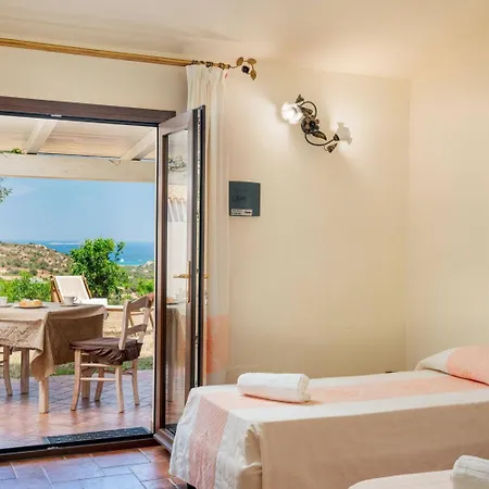 מלון Borgo Alba Barona Turismo Rurale 3*