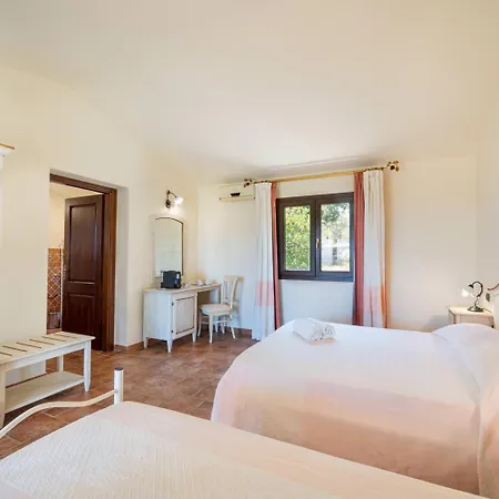 Borgo Alba Barona Turismo Rurale 3* גולפו אראנצ'י