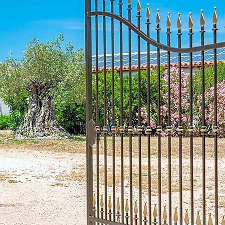 Borgo Alba Barona Turismo Rurale فندق غولفو أرانتْشي
