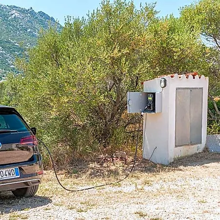 Borgo Alba Barona Turismo Rurale 3* غولفو أرانتْشي