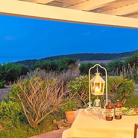Borgo Alba Barona Turismo Rurale 3* غولفو أرانتْشي