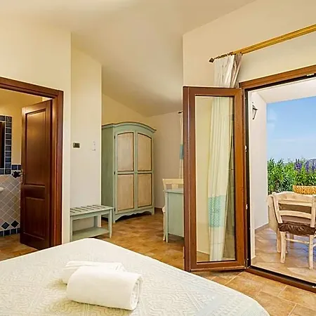 Borgo Alba Barona Turismo Rurale Отель Гольфо-Аранчи